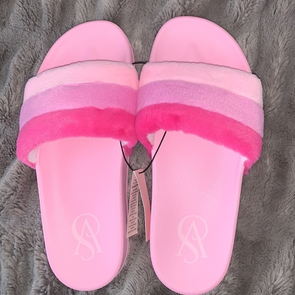 New VS Striped Faux Fur Slides 7/8 - Picture 2 of 3